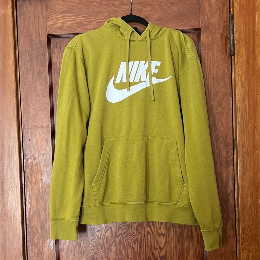 Nike Sportswear Club Fleece Pullover Hoodie in Green